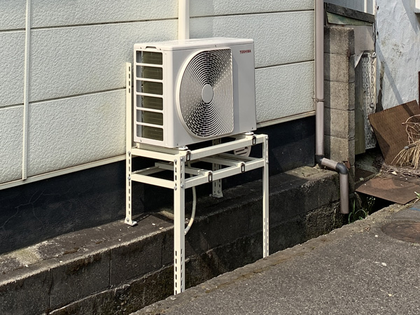 架台利用で室外機設置